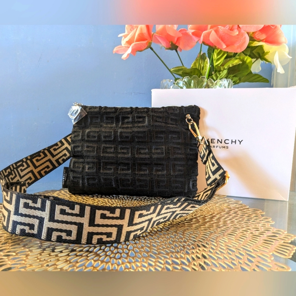 Givenchy pouch - image 6